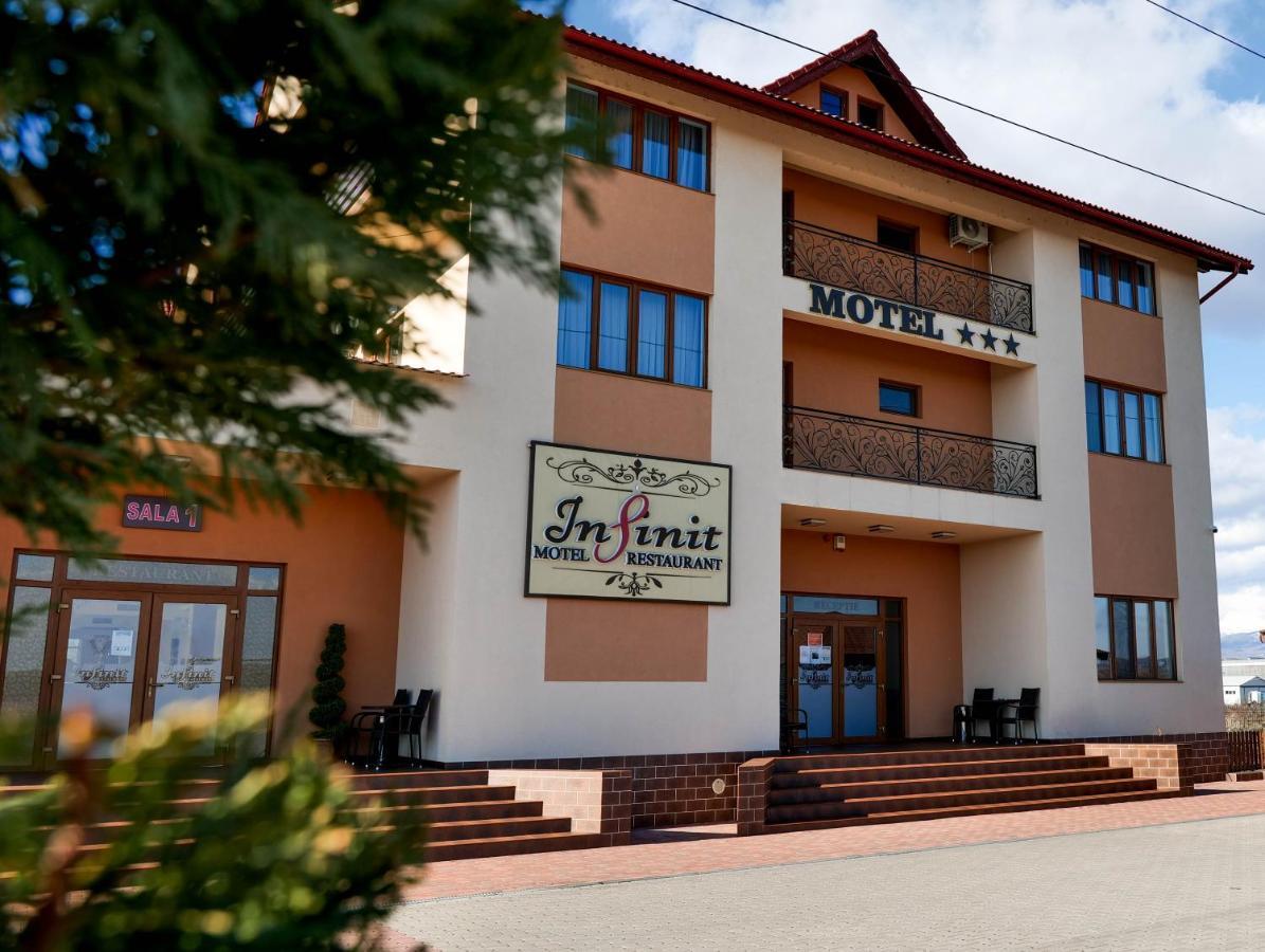 Motel Infinit Târgu Jiu Exteriér fotografie