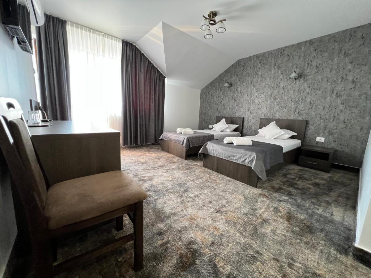Motel Infinit Târgu Jiu Exteriér fotografie