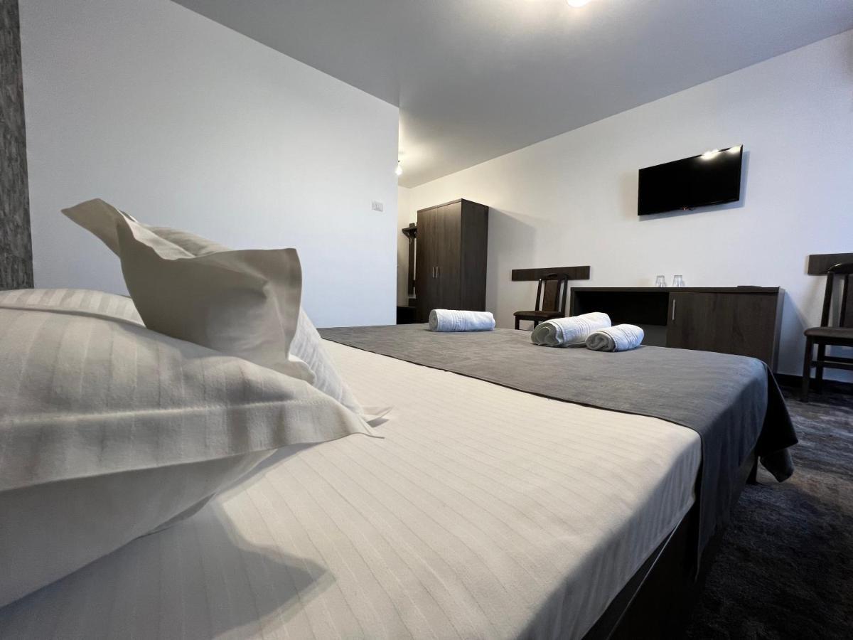 Motel Infinit Târgu Jiu Exteriér fotografie